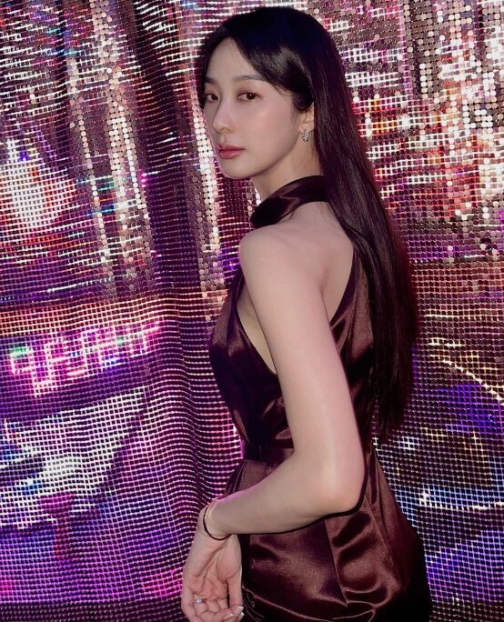 뒤돌아보는 윤시현